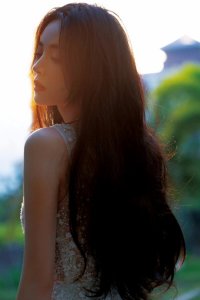 ​娜扎“风波”后释出新写真 秀出傲人身材状态绝好