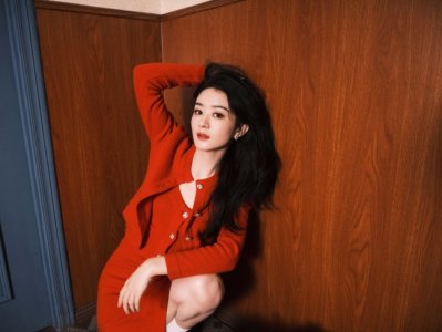 ​赵丽颖穿红装喜气洋洋 高梳双马尾俏皮可爱