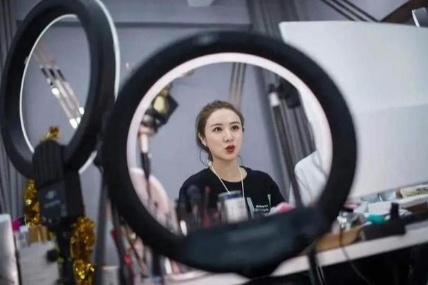 32岁薇娅年收入20亿（36岁身价90亿带货一姐）(18)