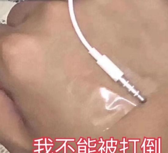 囧哥:两不误!大妈拿灭蚊拍跳广场舞