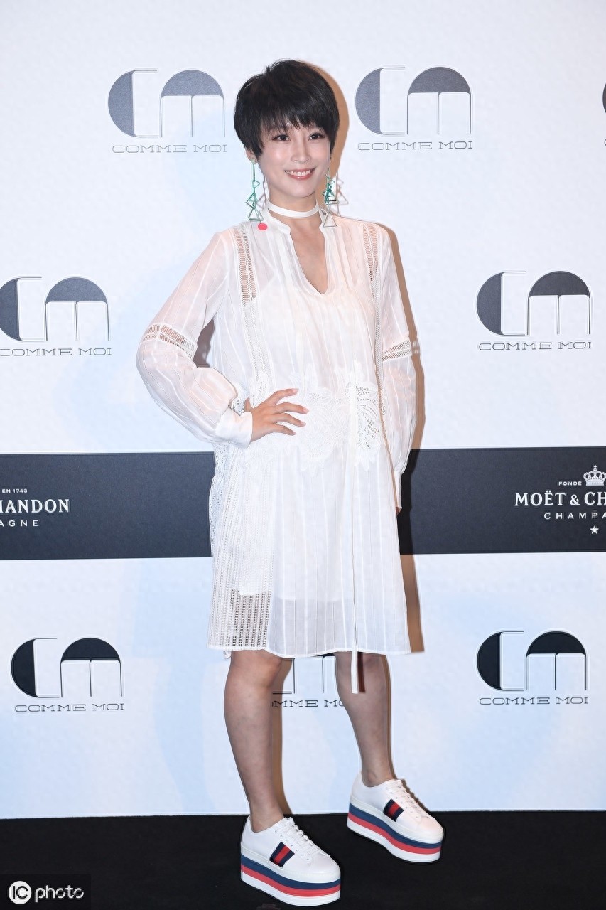 她是短发气质型美女，还是吴京导演的老婆，真是人生赢家