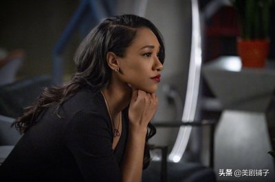 ​《闪电侠》第六季第18集剧照：神速力回归，吹笛人出现