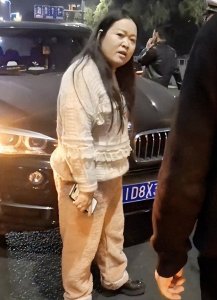 ​宝马女司机事件升级！丈夫公开道歉派出所内激烈对峙 儿子受害者！