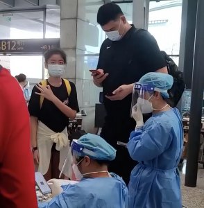 ​姚明女儿近照！12岁身高已长到1米85，韩国网友：身高真让人羡慕