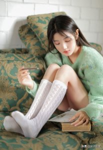 ​熟睡的少女白色丝袜清新靓丽写真精选图片