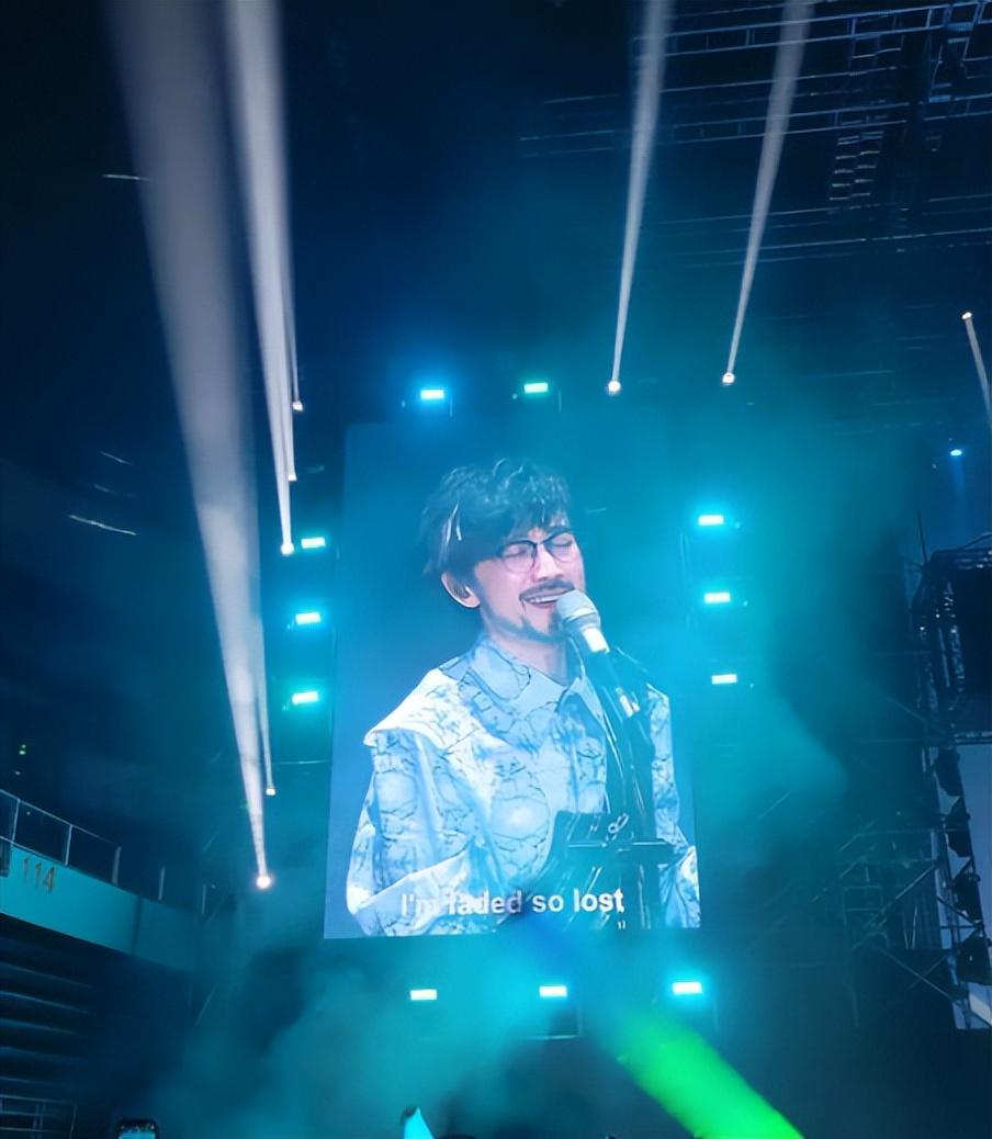 演唱会座无虚席的周传雄，乐坛为何没有他的一席之地？