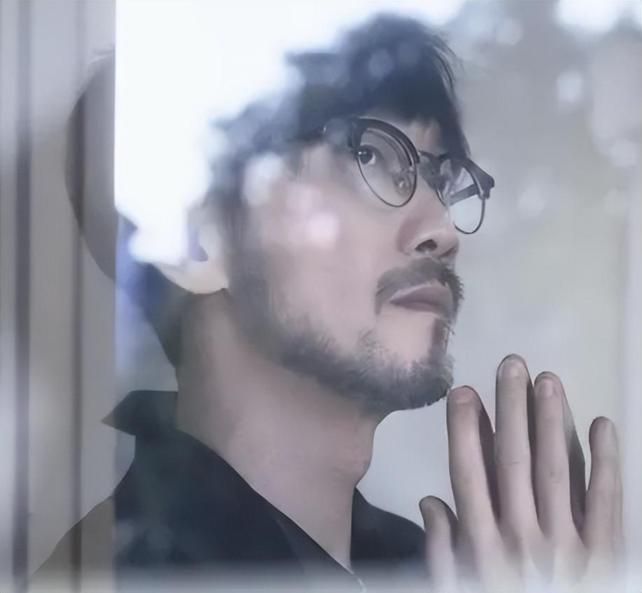 演唱会座无虚席的周传雄，乐坛为何没有他的一席之地？