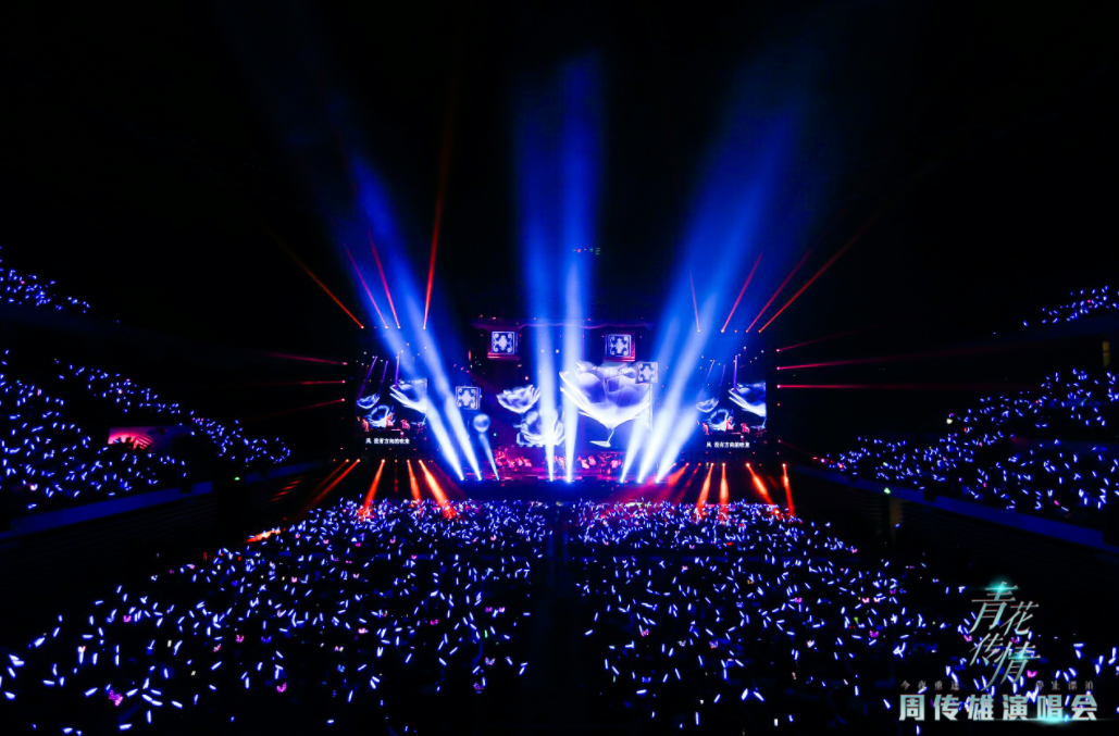 演唱会座无虚席的周传雄，乐坛为何没有他的一席之地？