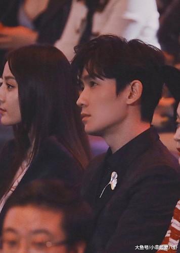 迪丽热巴和朱一龙同框, 竟被网友意外发现, 两人超级有CP感