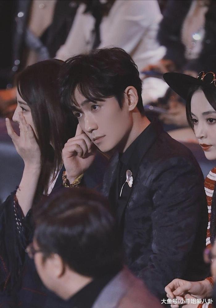 迪丽热巴和朱一龙同框, 竟被网友意外发现, 两人超级有CP感