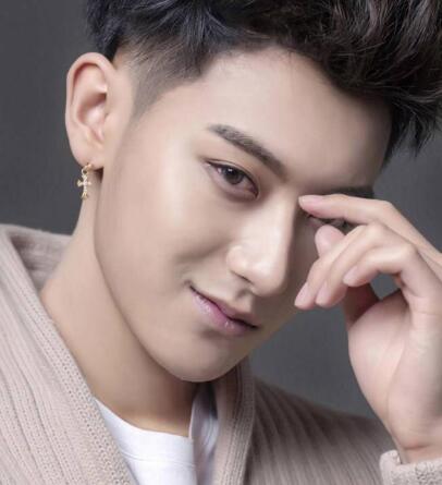 黄子韬家境资料介绍