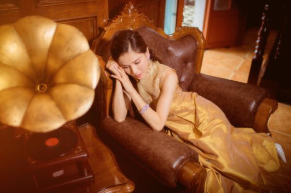 如果一个女人到了45岁，还能保持这样的身材和肌肤，估计做梦都会笑醒吧？