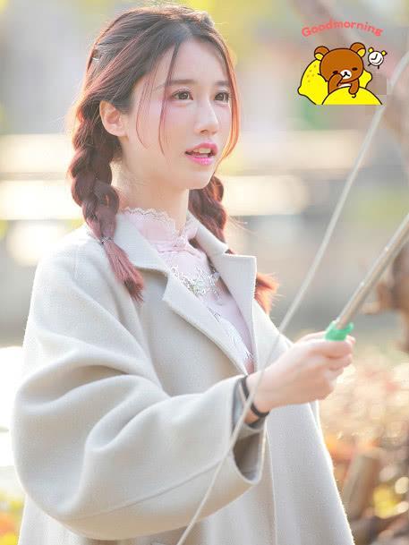 轩子巨二兔曝光真实年纪,众人不敢相信,这明是20岁花季少女!