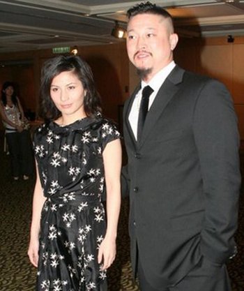 陈子聪和何超仪离婚内幕 两人各玩各的,陈子聪与嫩模短信来往