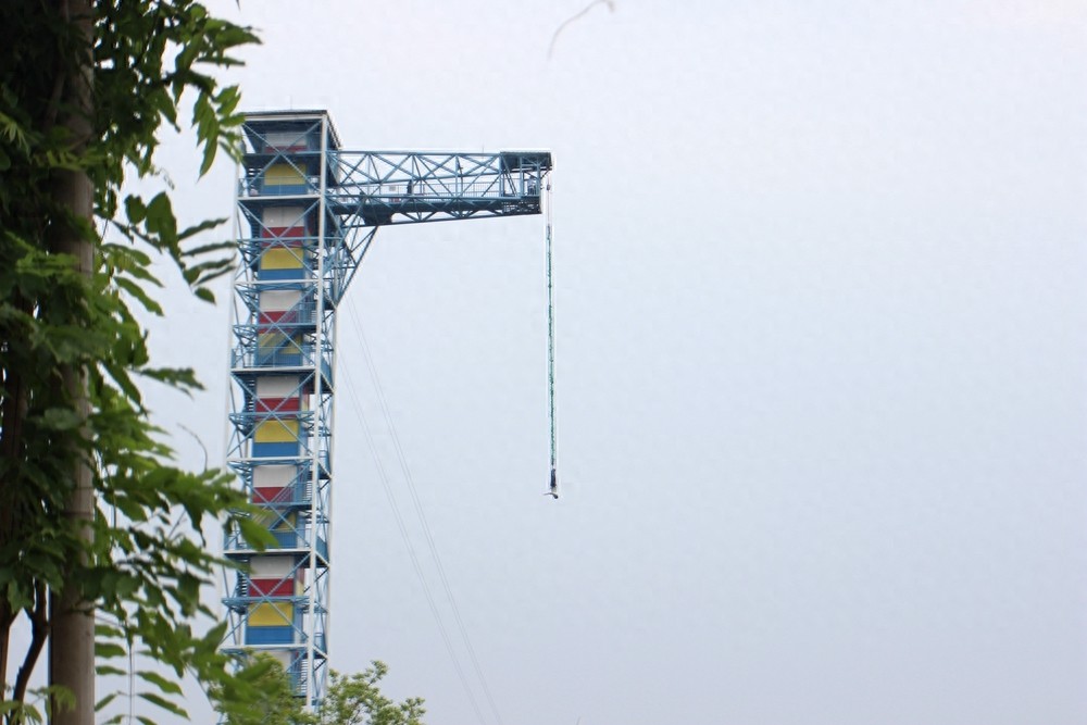 合肥首个城市湖景蹦极，最新网红打卡点，游客：这样玩最吓人