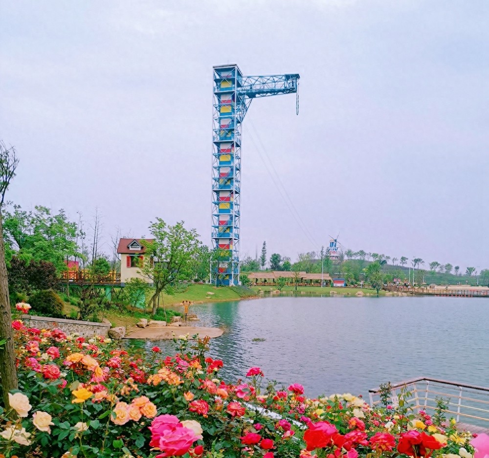 合肥首个城市湖景蹦极，最新网红打卡点，游客：这样玩最吓人