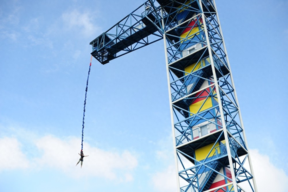 合肥首个城市湖景蹦极，最新网红打卡点，游客：这样玩最吓人