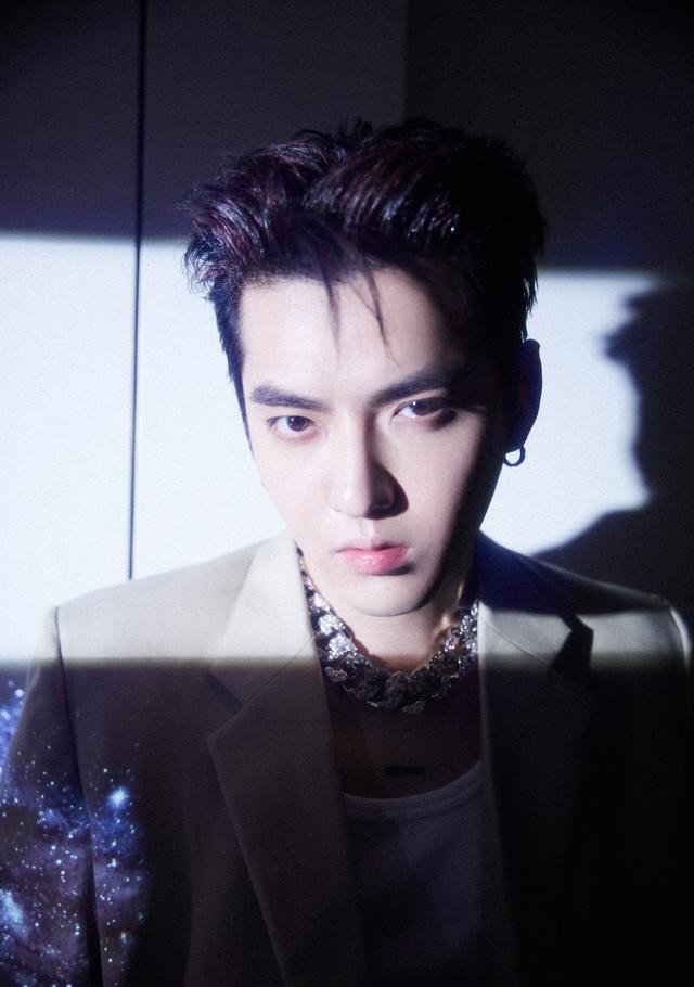 吴亦凡觉得自己前世是啥(吴亦凡你欠她们的用什么还)