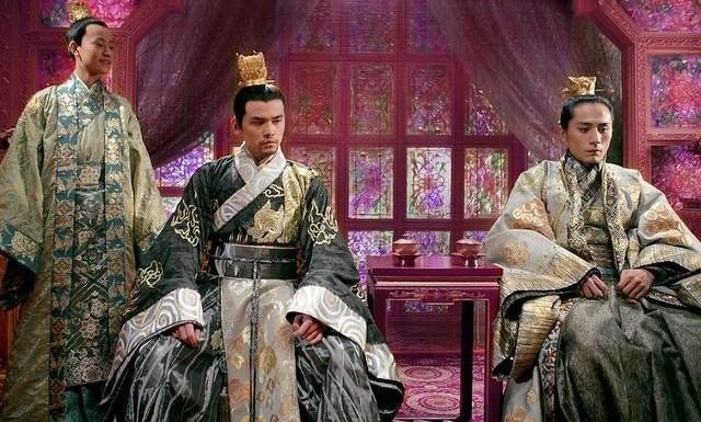 湖南卫视女主持人不穿内裤(费曼受伤吴妈发飙)