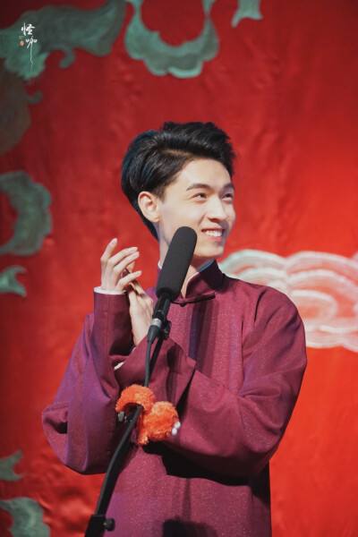 秦霄贤家里做什么生意的爸爸是干什么的?秦霄贤家里的公司叫什么