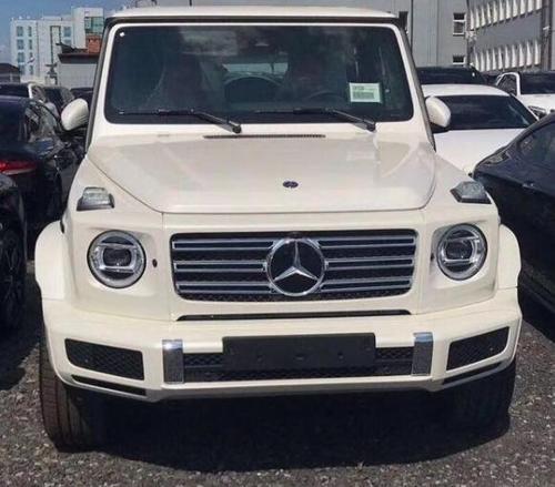 4、中低档轿车在配置方面一般没有中高档越野车好，但是这类轿车可以满足日常需要，在自驾途中可以随用随停，也可以自行解决停车难问题。