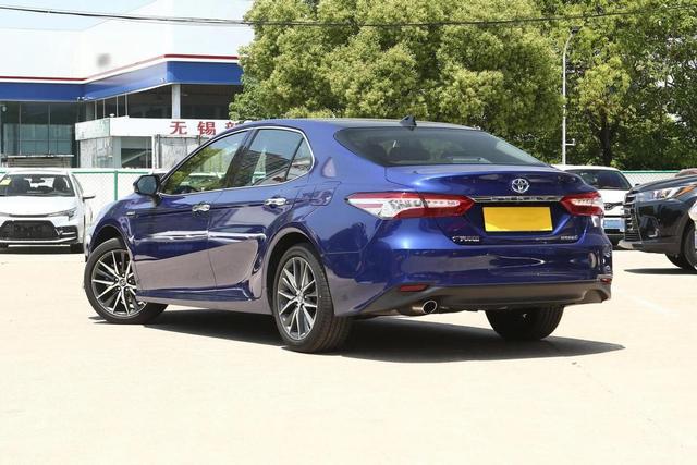 2、中低档轿车价格较低，可以满足大部分人的需求，但因为价格不高但不适合长途行驶，如果是普通车主一般建议选择在自驾游期间购买一辆中低档轿车。