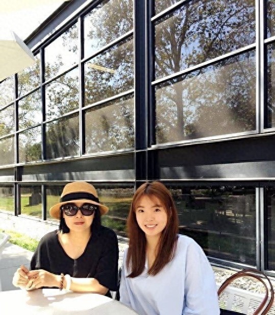 46岁王中磊与老婆甜蜜爱情曝光,终于知道王中磊为什么会成功!