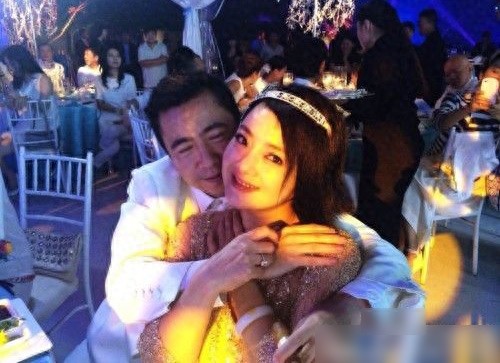 46岁王中磊与老婆甜蜜爱情曝光,终于知道王中磊为什么会成功!