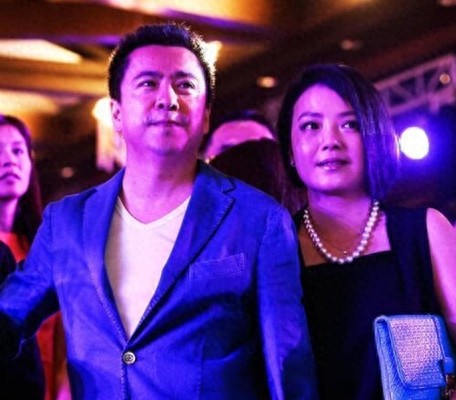 46岁王中磊与老婆甜蜜爱情曝光,终于知道王中磊为什么会成功!