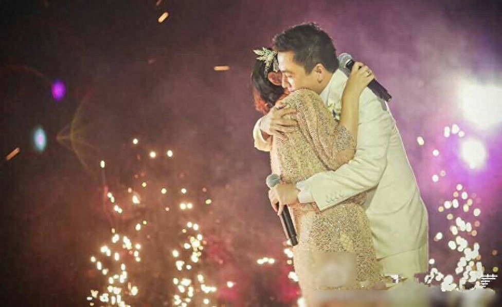 46岁王中磊与老婆甜蜜爱情曝光,终于知道王中磊为什么会成功!