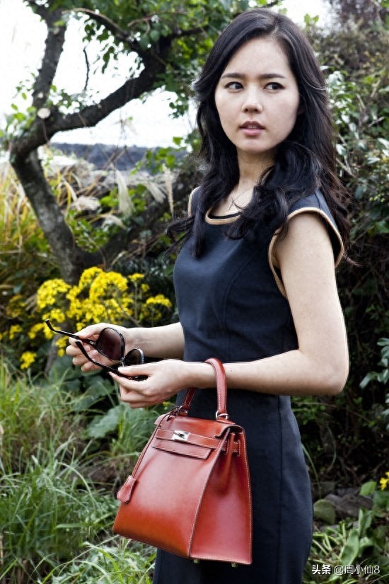 明星韩佳人,韩国娱乐圈影视演员,被誉为韩国“媚鼻女王”