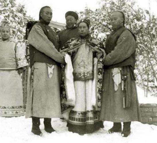 他是慈禧身边的绝顶高手,为人低调,晚年一拳打败了壮年的霍元甲