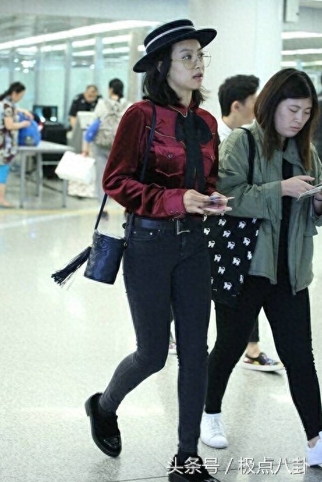 宋茜机场素颜照:象腿香肠嘴太抢镜,女神形象毁的不止一点,丑哭