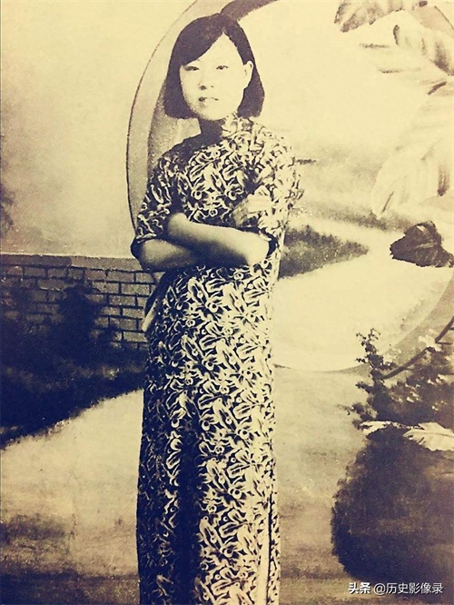 末代皇帝溥仪墓:两侧有皇后和贵妃的陪葬墓,离光绪墓仅二百米