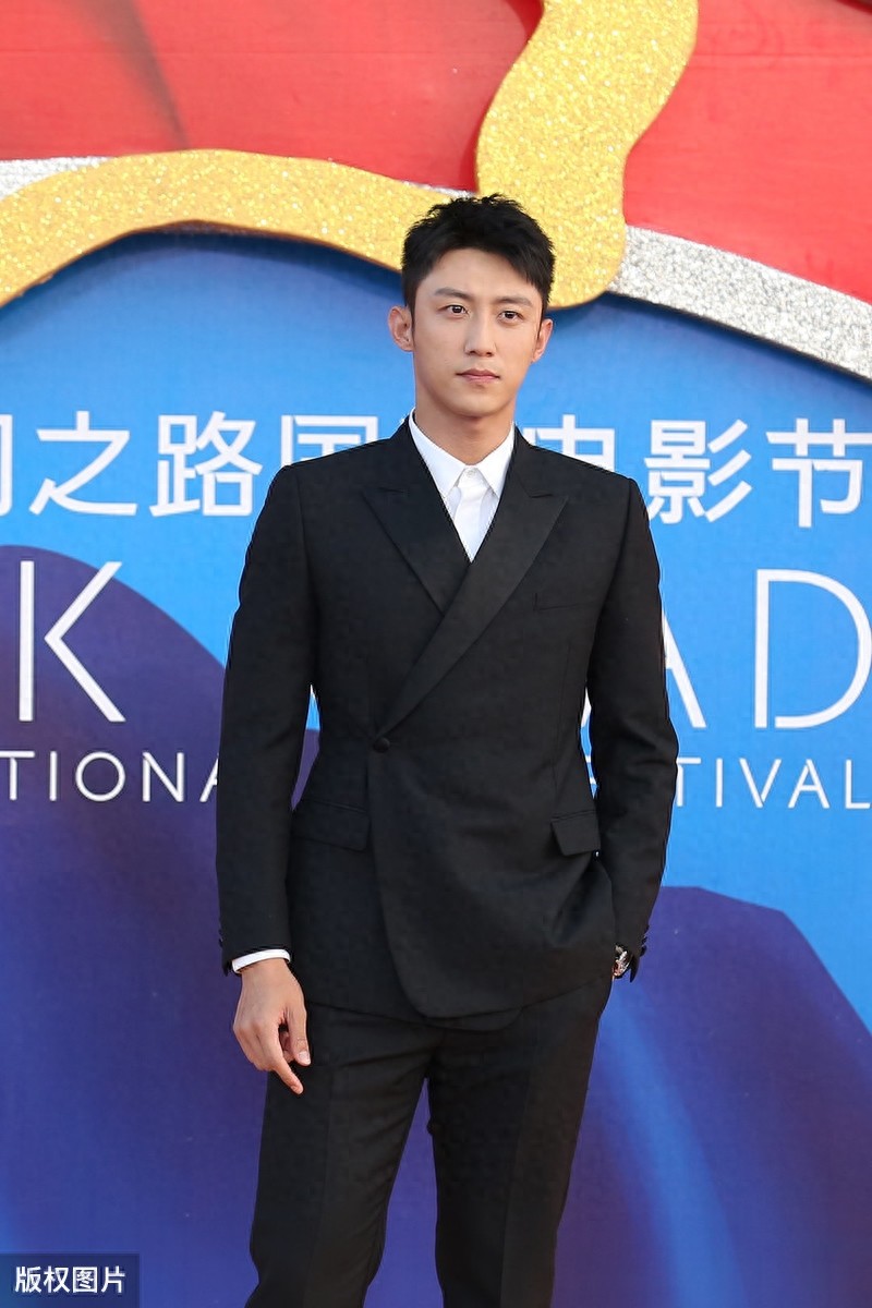 黄景瑜许魏洲主演的网络剧《上瘾》为何让人着迷?