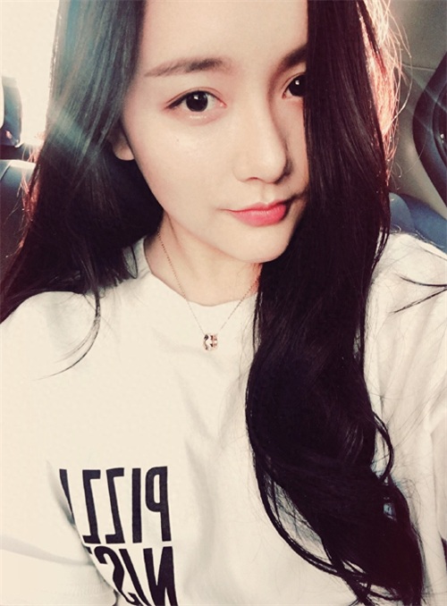 中国“冰雪女王”私房照：花滑运动员出身 出演芒果台真人剧走红