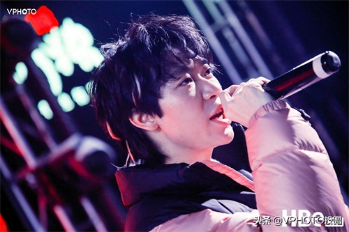 rapper福克斯多图,台上痞帅,台下也有腼腆一面
