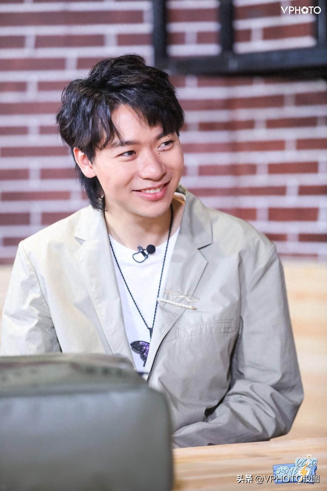 rapper福克斯多图,台上痞帅,台下也有腼腆一面