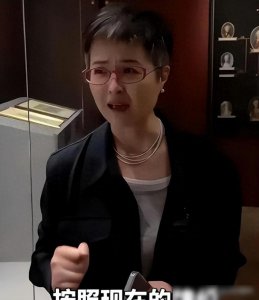 ​51岁张泉灵近照吓坏网友！满头白发，讲话漏气！知情者曝衰老原因