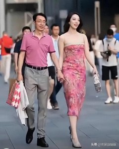 ​“牵手门”后续来了！董小姐裙子火了，网红团队想与她合作带货