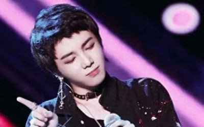 ​华晨宇被网友爆料整容，晒出植发照，网友吐槽太丑意外撞脸王祖蓝