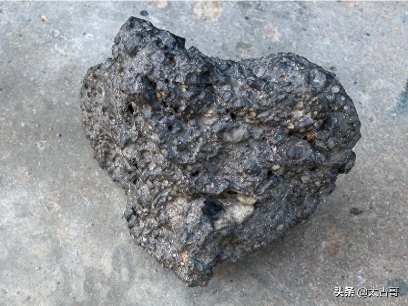 珍贵的【月球陨石】长石角砾岩陨石图组