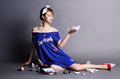 ​长相清纯、身材靓丽、肤白貌美，她就是美女篮球主播—徐小溢。