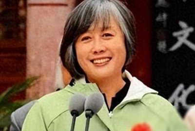 ​她是“央视名嘴”，因揭露姜昆丑闻被封杀，现65岁处境如何？