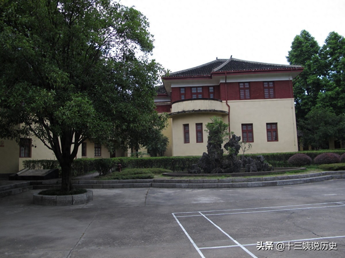 李宗仁故居：一应俱全非常气派，占地4000平方米，图9是龙凤大床