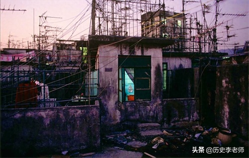 香港九龙寨城老照片：曾是香港最邪恶肮脏之地，图9场景令人作呕