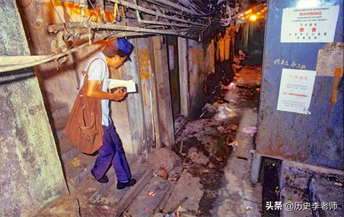 香港九龙寨城老照片：曾是香港最邪恶肮脏之地，图9场景令人作呕