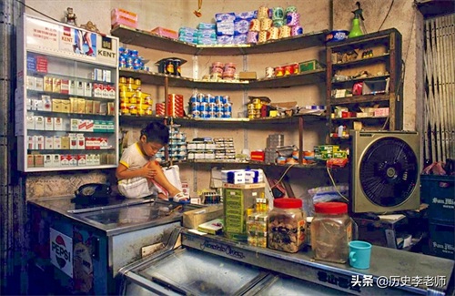 香港九龙寨城老照片：曾是香港最邪恶肮脏之地，图9场景令人作呕