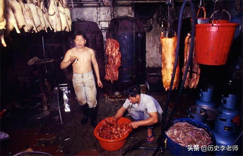 香港九龙寨城老照片：曾是香港最邪恶肮脏之地，图9场景令人作呕