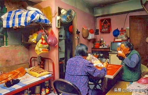 香港九龙寨城老照片：曾是香港最邪恶肮脏之地，图9场景令人作呕